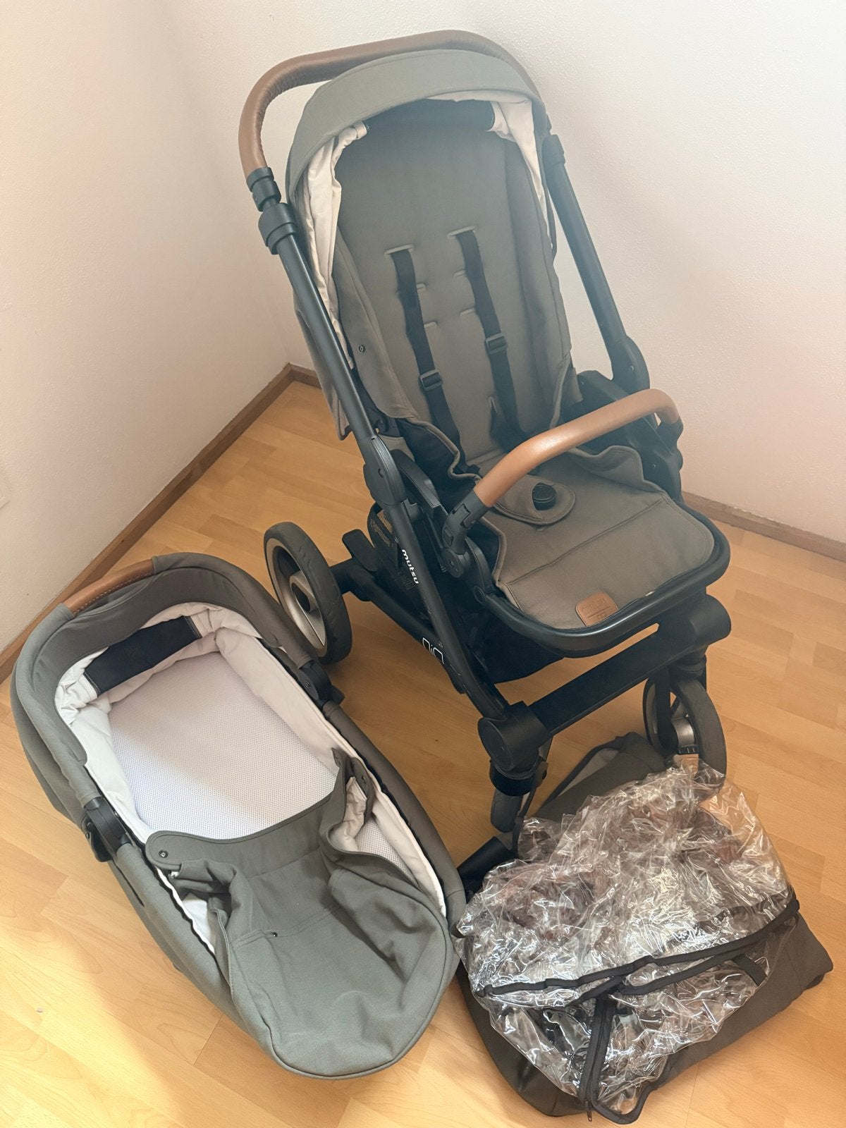 Mutsy Nio buggy + reiswieg met voetenzak, Ophalen, Gebruikt, Combiwagen, Met reiswieg