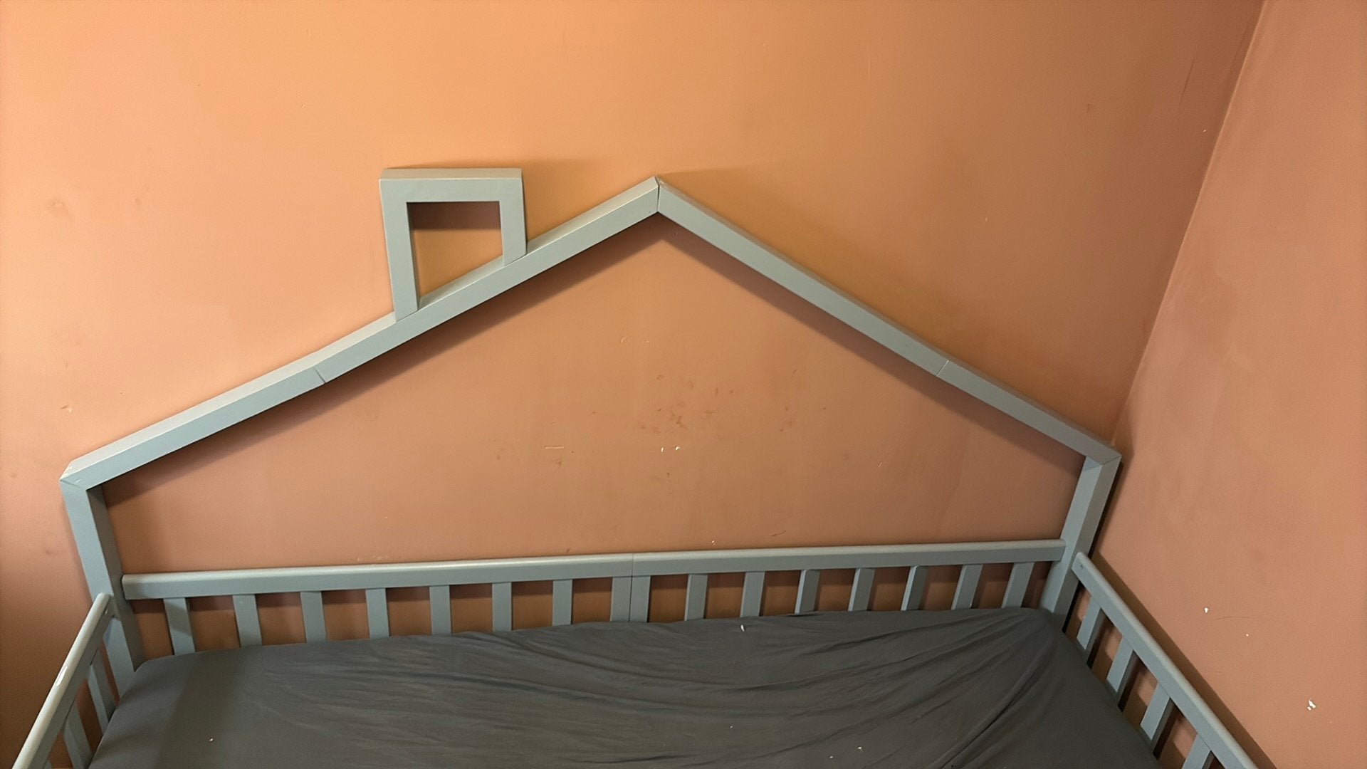 Kinderbed huisje grijs met matras, Gebruikt, 70 tot 85 cm, Ophalen of Verzenden, Matras