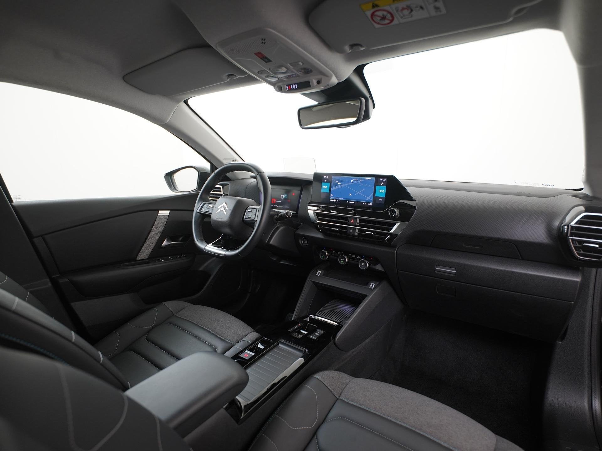 Citroen C4 1.2 Puretech Shine | Camera | Carplay | Head-up |, Auto's, Gebruikt, Euro 6, 1199 cc, Leder en Stof