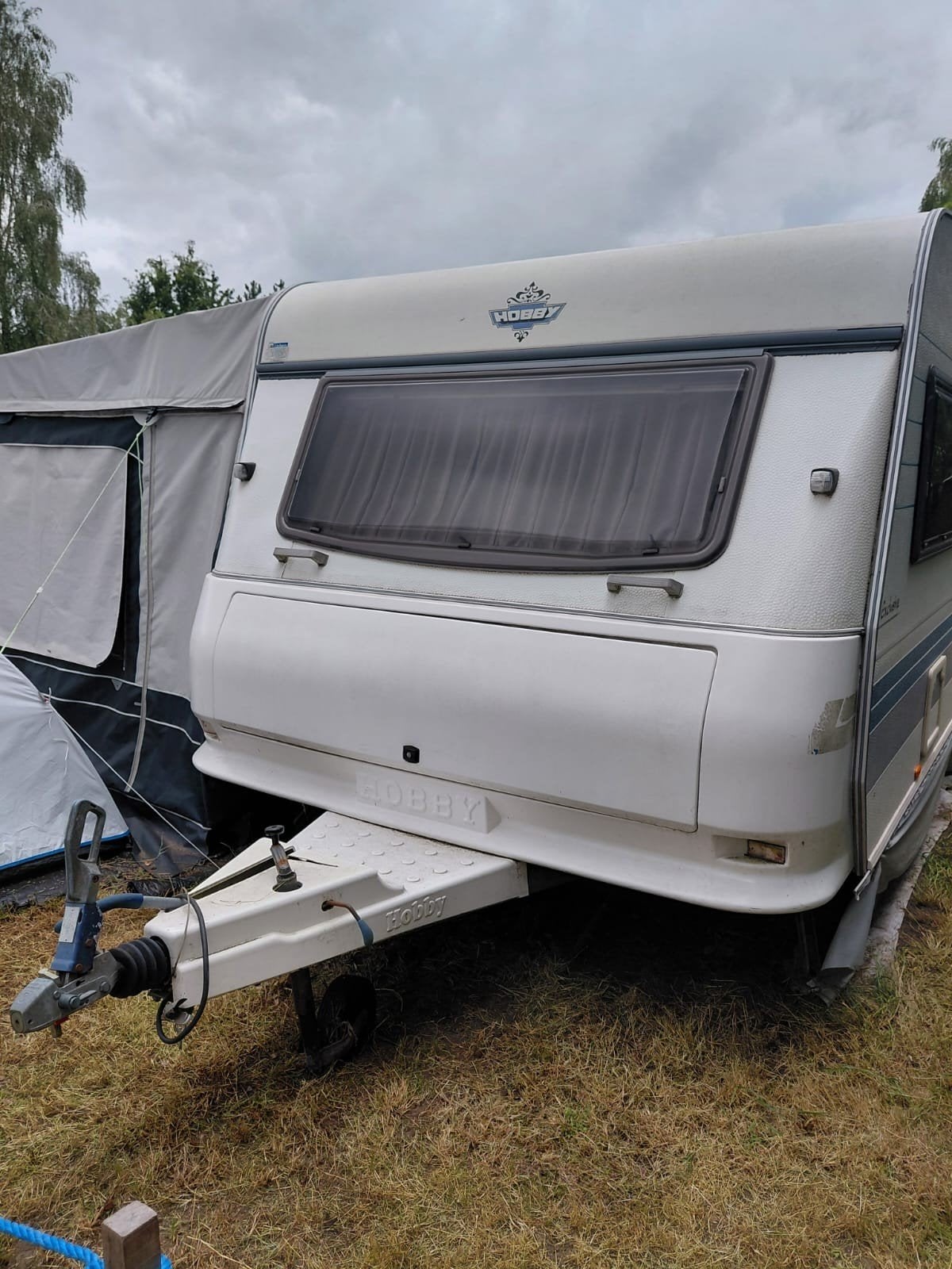 Hobby caravan 650 KMF uit 2001 met stapelbed 6 slaapplaatsen, Caravans en Kamperen, Caravans, Rondzit, Hobby, Particulier, Kachel