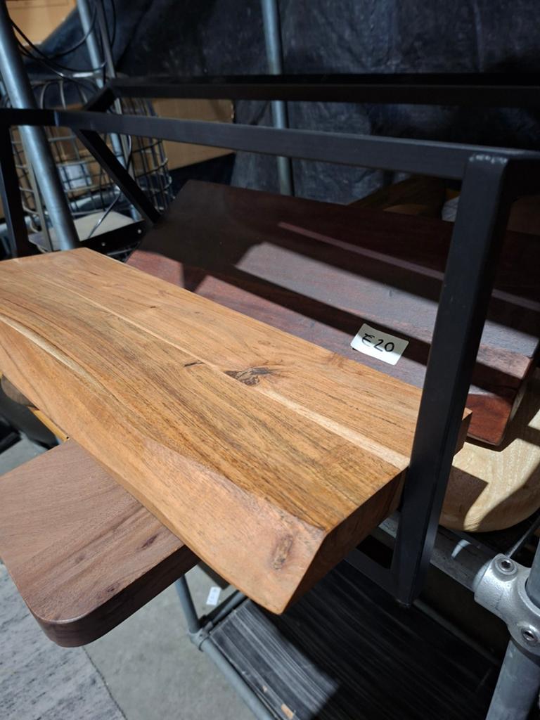 60  cm lange acasia wandplank 20 euro, Ophalen