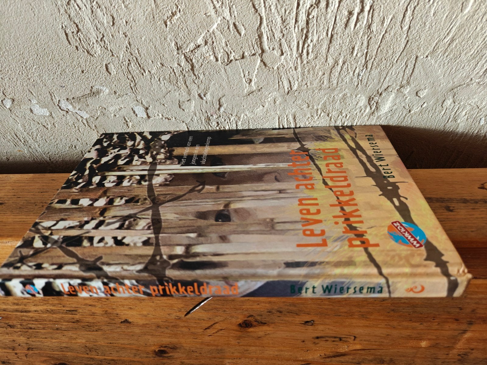 Leven achter Prikkeldraad., Boeken, Ophalen of Verzenden, Zo goed als nieuw, Fictie algemeen