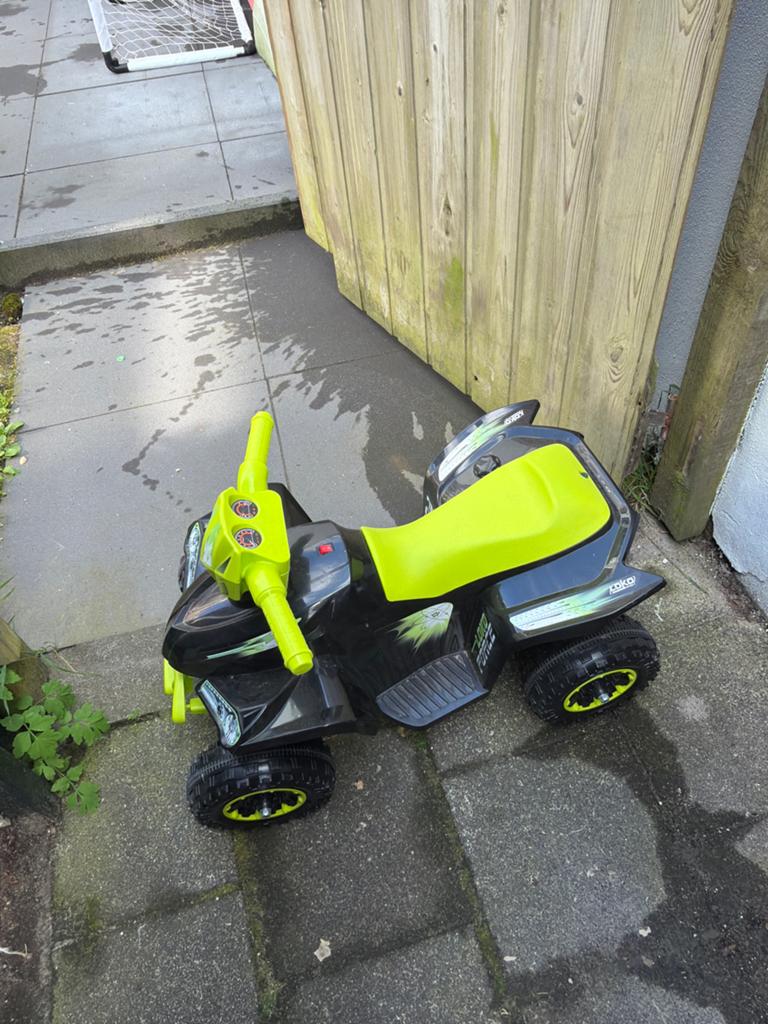 Elektrische kinderquad - Zo goed als nieuw, Kinderen en Baby's, Ophalen of Verzenden, Zo goed als nieuw