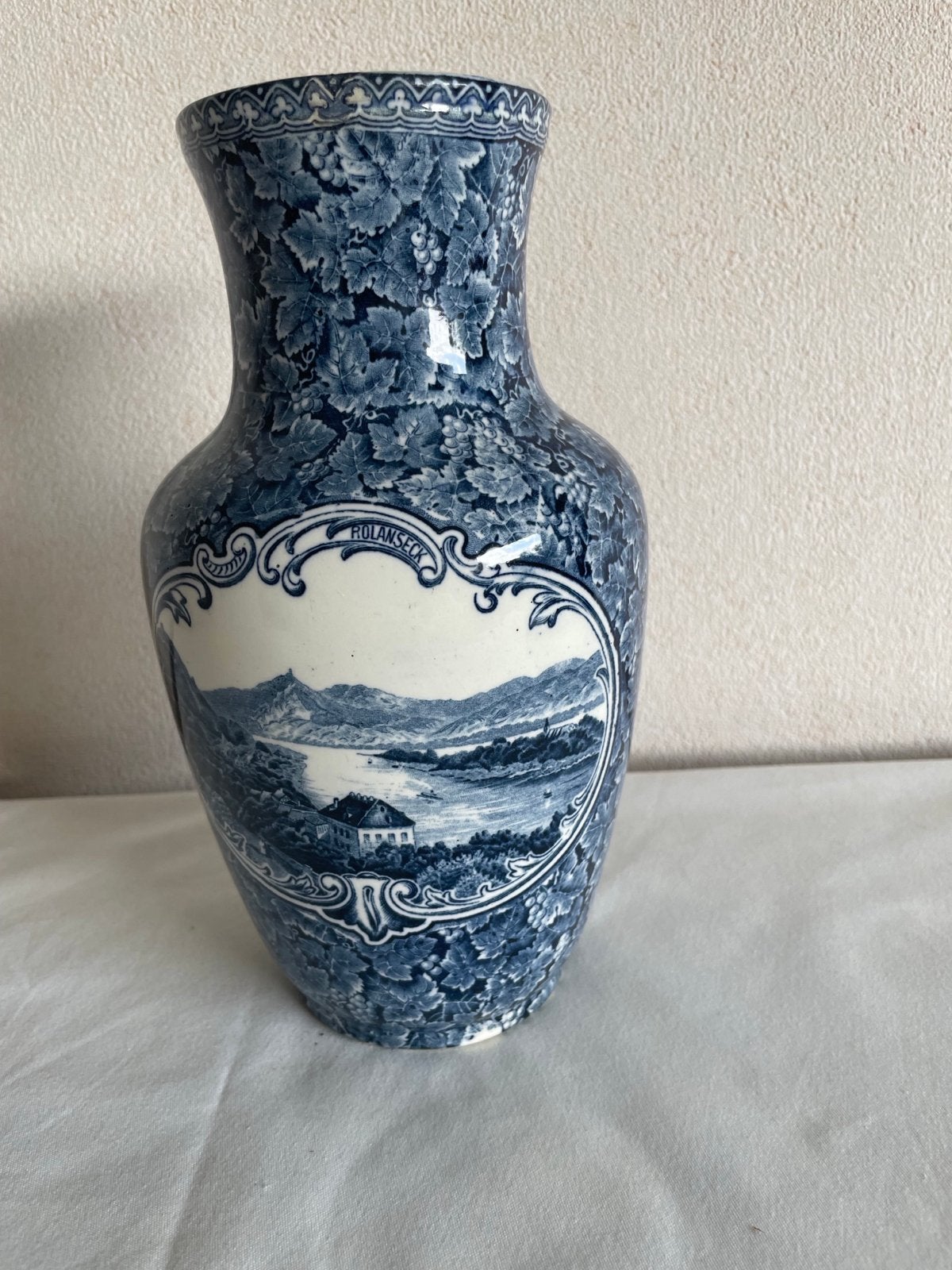 Antieke Rijnvaas met blauw-wit decor en landschappen, Verzenden