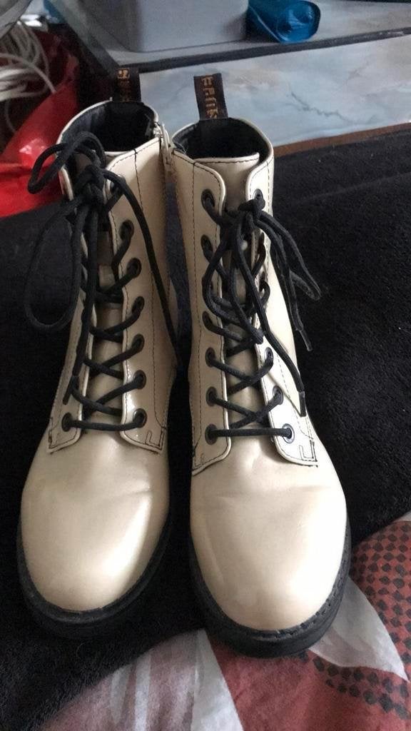 Supercracks veterboot 41 beige, Ophalen of Verzenden, Zo goed als nieuw, Beige, Sneakers of Gympen