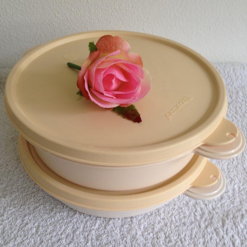 💛2 Mooie TUPPERWARE WAVE/ MAGNETRON Schalen., Ophalen of Verzenden, Zo goed als nieuw, Crème, Schaal
