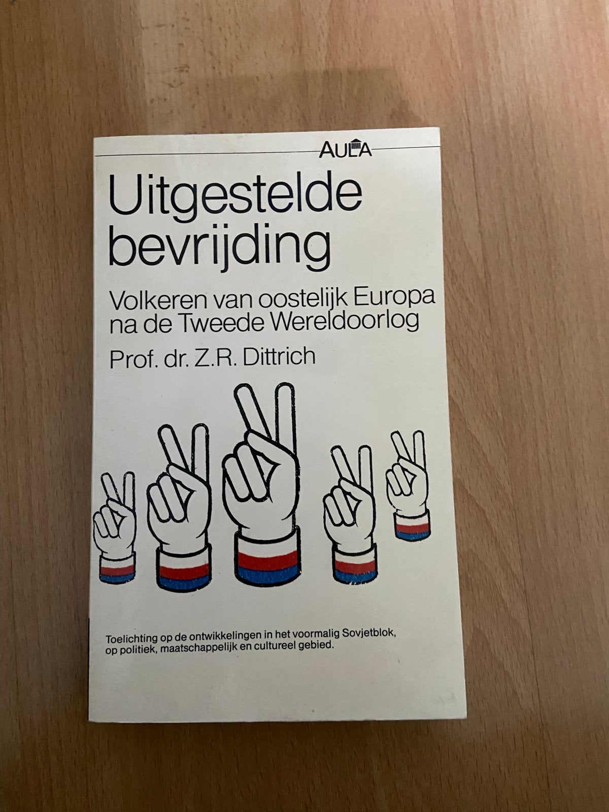 Uitgestelde bevrijding - Volkeren Oost-Europa na WOII, Ophalen of Verzenden, 20e eeuw of later, Gelezen, Europa