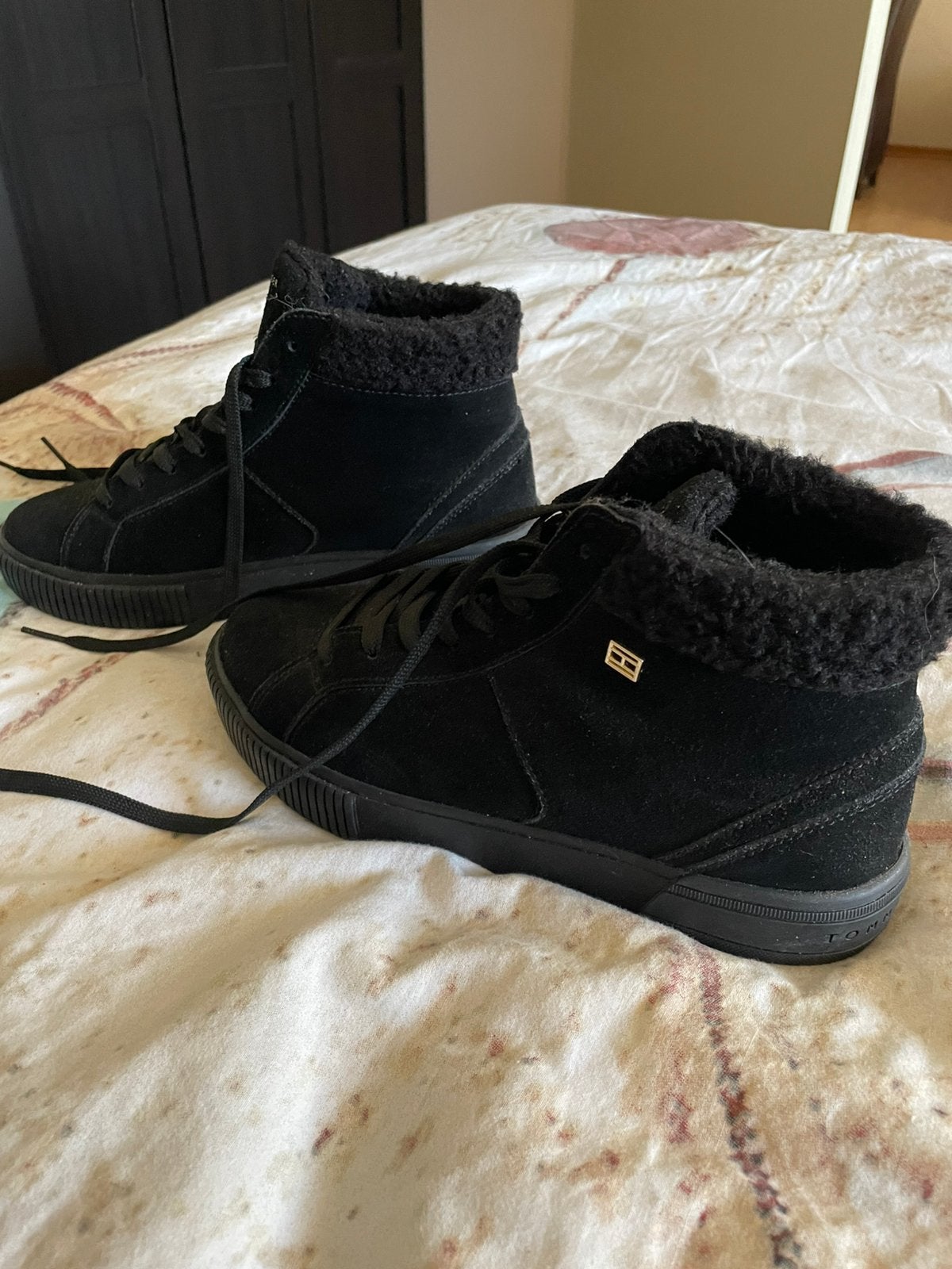 Schoenen maat 39 zwart/suede Tommy Hilfiger zgan, Zwart, Ophalen of Verzenden, Sneakers of Gympen, Zo goed als nieuw