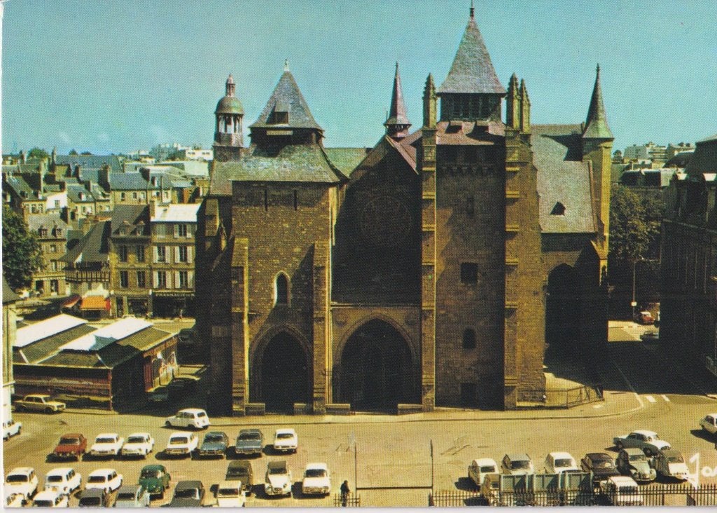Frankrijk, Saint Brieuc met auto's oa Peugeot 403, 404, Ophalen of Verzenden, 1960 tot 1980, Gelopen, Frankrijk