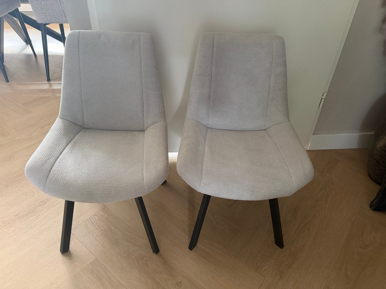 Twee stoeltjes voor kinderen (beige/zwart), Kinderen en Baby's, Kinderkamer | Tafels en Stoelen, Ophalen, Zo goed als nieuw, Stoel(en)