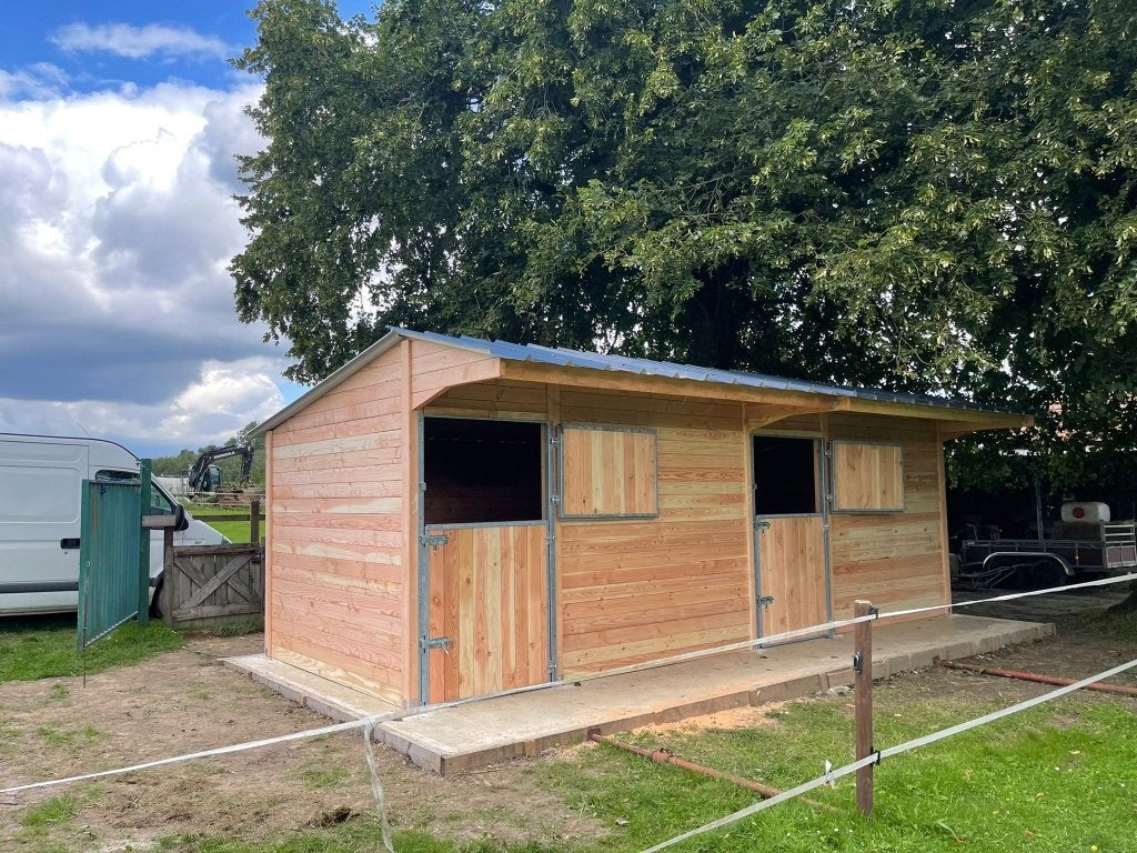 Dubbele paardenstal (3x4)(3x4) in 48mm massief Douglashout, Dieren en Toebehoren, Stalling en Weidegang, Stalling, Weidegang, 2 of 3 paarden of pony's