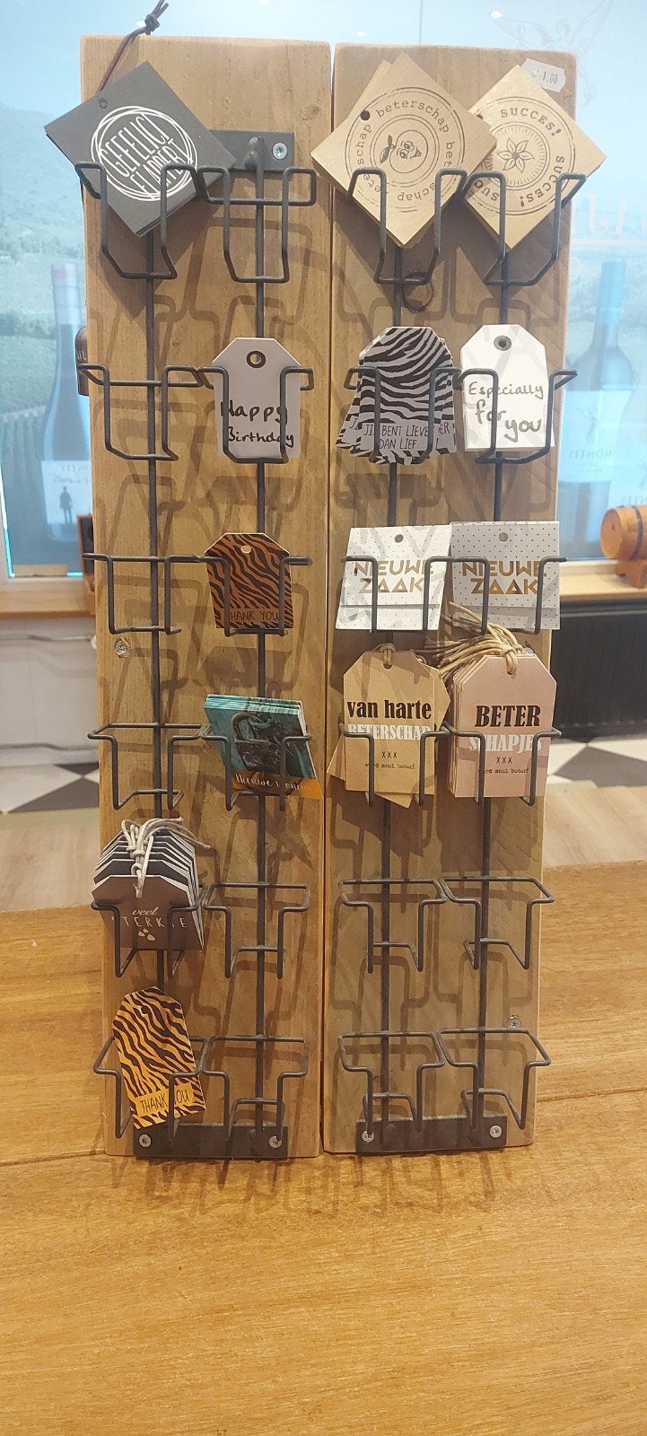 Toonbank display met wenskaartjes, Ophalen