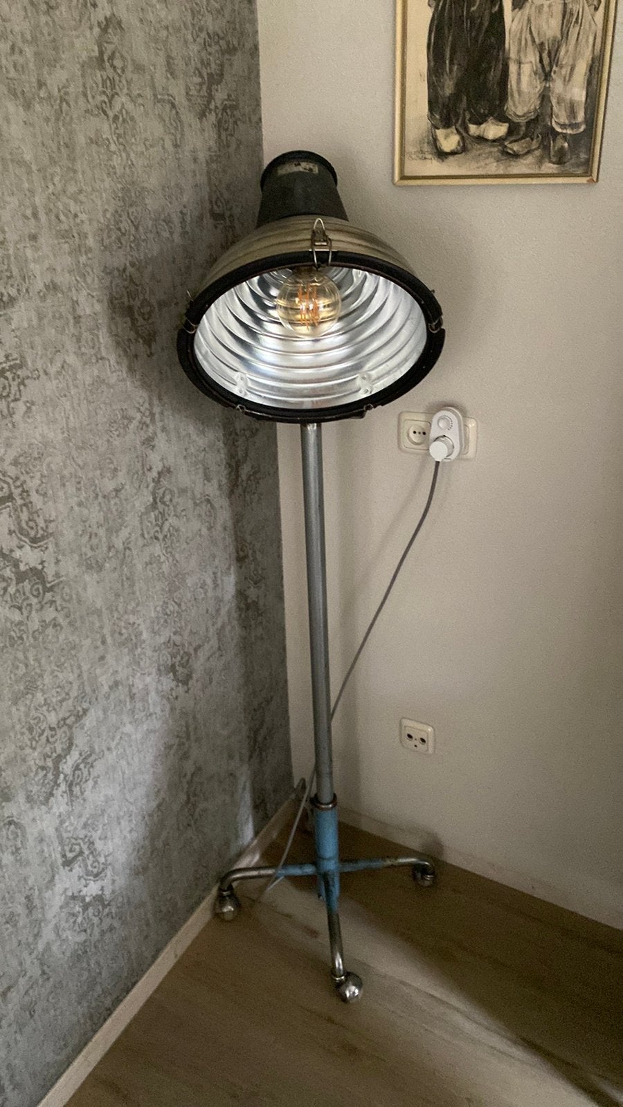 Industriele staande lamp, Ophalen