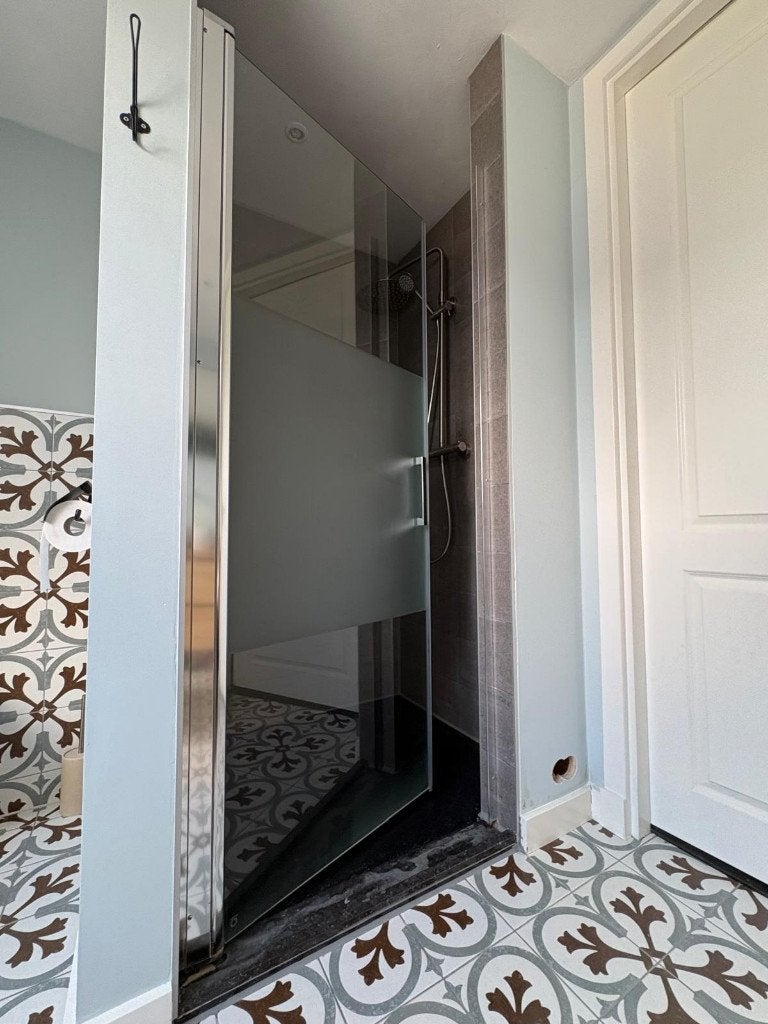 badkamer, bad, douchedeur, kranen, meubelkraan, spiegel, Ophalen, Gebruikt, Met douche