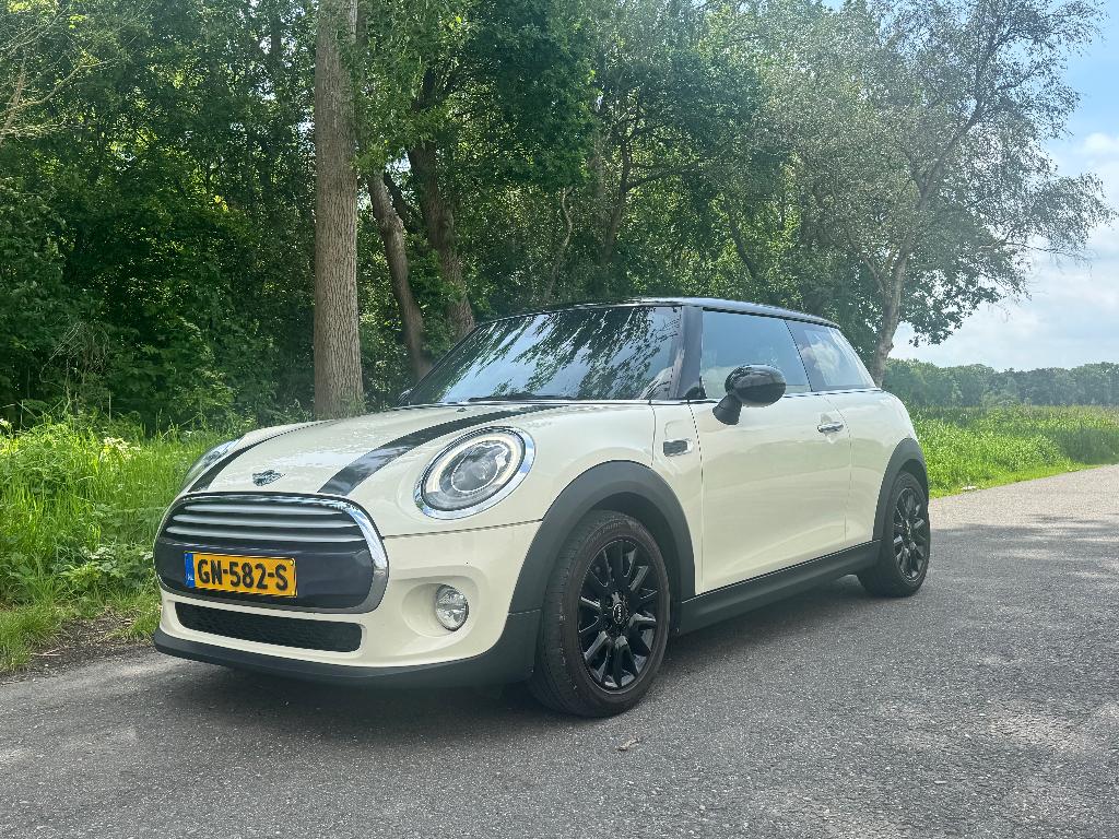 Mini Cooper 2015 1.5, Voorwielaandrijving, Zwart, 4 stoelen, Origineel Nederlands