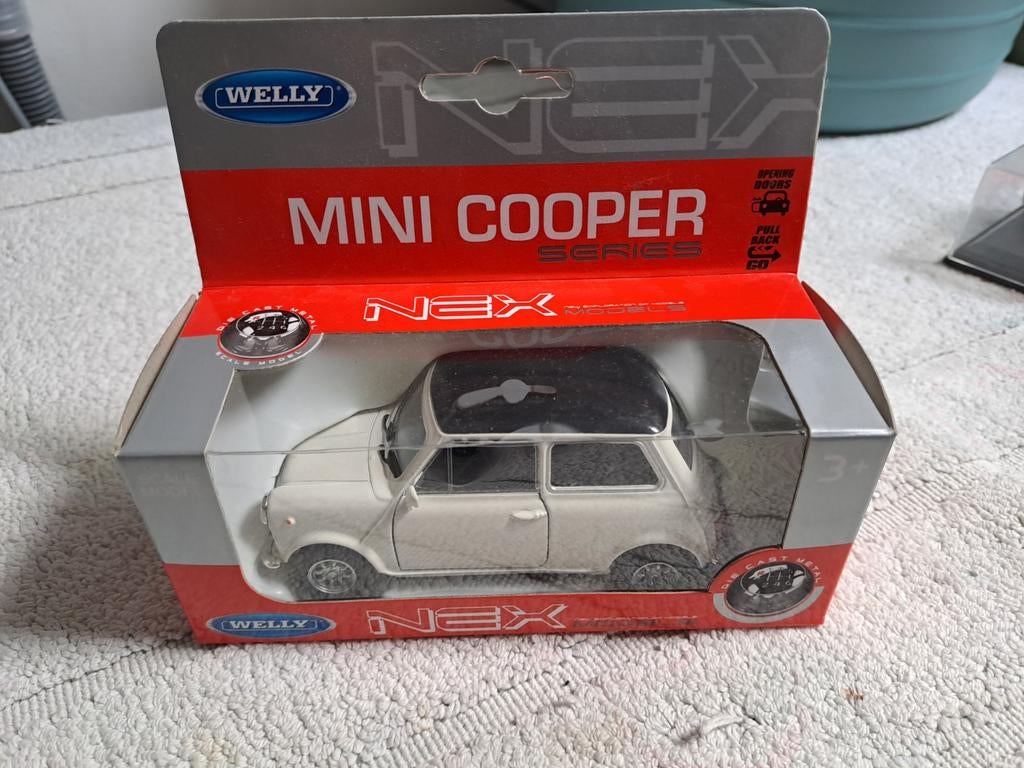 Nieuwe Mini cooper 1300- jaren 1970, Hobby en Vrije tijd, Modelauto's | 1:24, Ophalen of Verzenden, Nieuw, Welly
