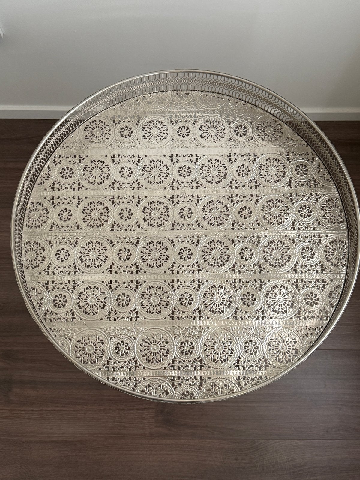 Inklapbare bijzettafel zilver - Rond en decoratief, Minder dan 55 cm, Metaal of Aluminium, Rond, Zo goed als nieuw