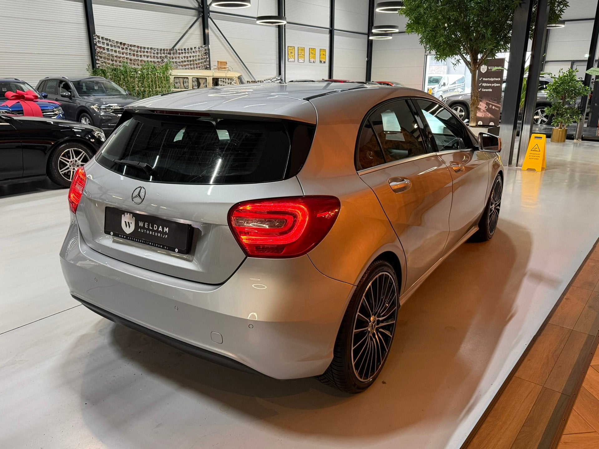 Mercedes-Benz A-klasse 180 AMG NAP|Xenon|LED|Navi|Leder|Afne, Auto's, Mercedes-Benz, Voorwielaandrijving, Gebruikt, 4 cilinders