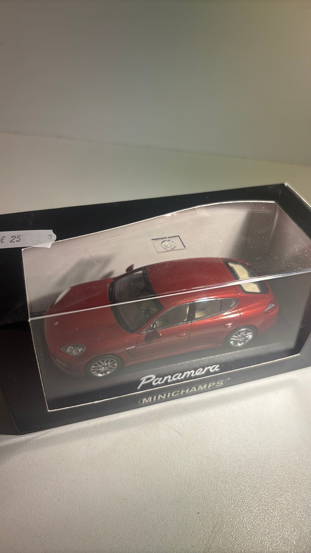 Porsche panamera red minichamps 1.43, Hobby en Vrije tijd, Auto, Ophalen of Verzenden, MiniChamps, A