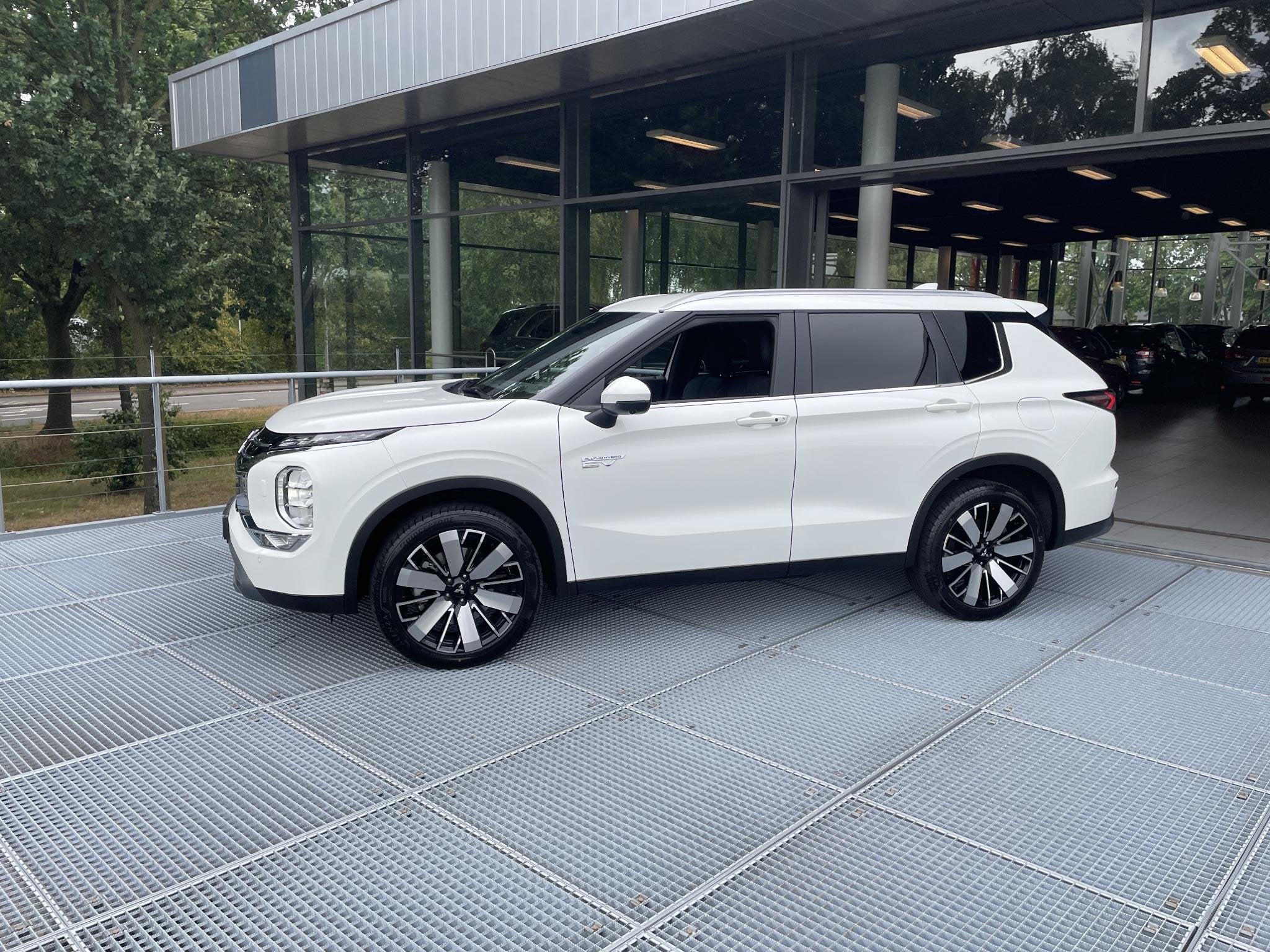 Mitsubishi Outlander 2.4 PHEV Intense+ | Navigatie | Adaptie, Auto's, Automaat, Euro 6, 4 cilinders, 38 km/l