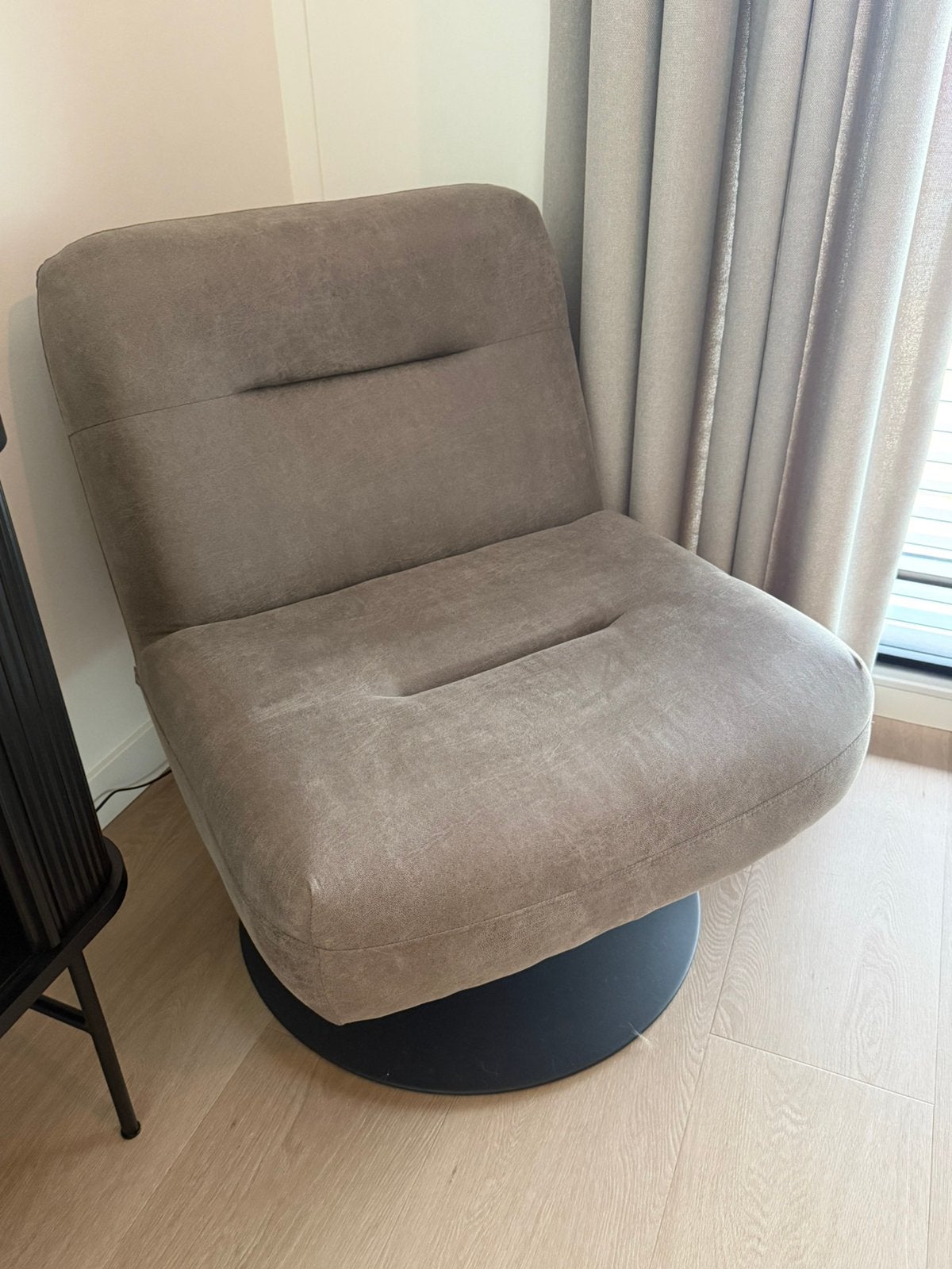 Fauteuil Eli Taupe Microvezel, Ophalen, 75 tot 100 cm, Zo goed als nieuw, Metaal
