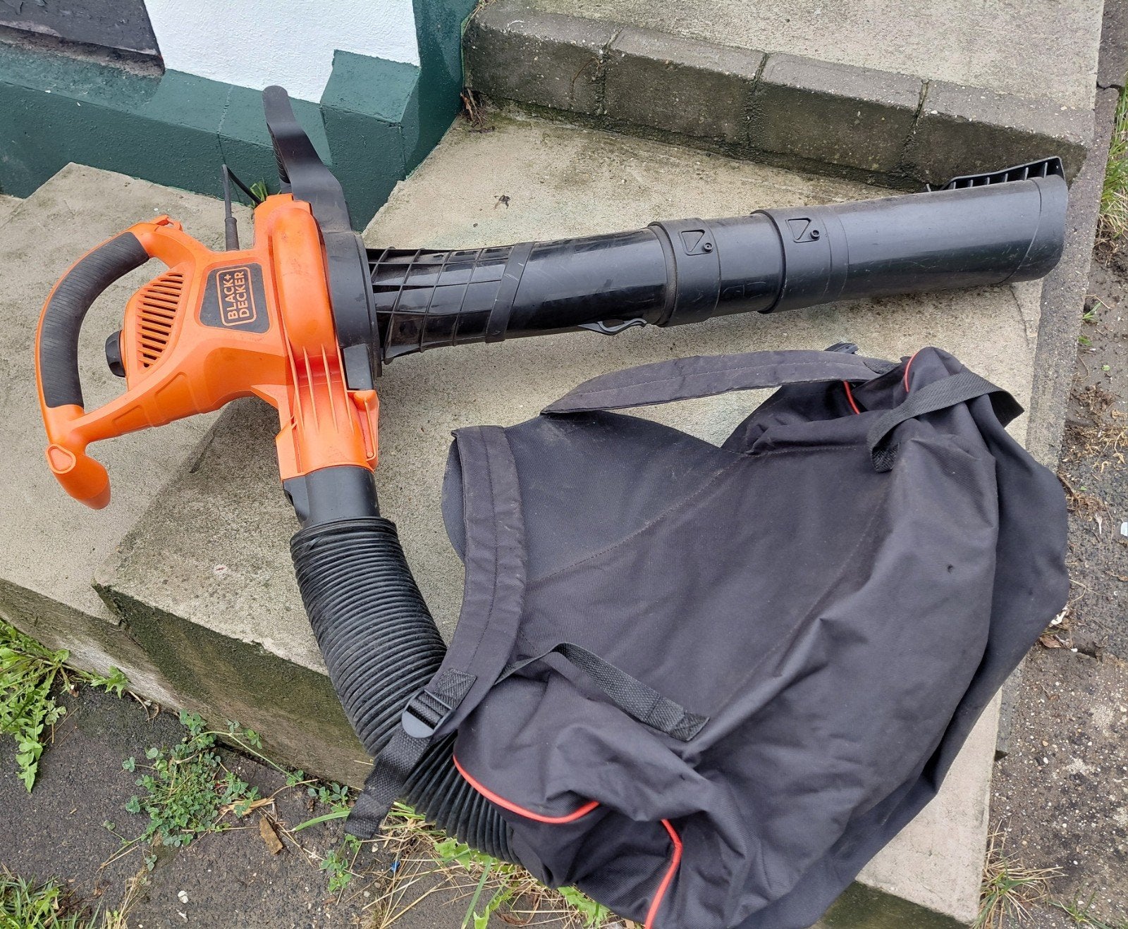 Black & Decker Bladblazer / Bladzuiger (waaier heeft schade), Tuin en Terras, Ophalen of Verzenden, Gebruikt, Elektrisch, Met opvangzak