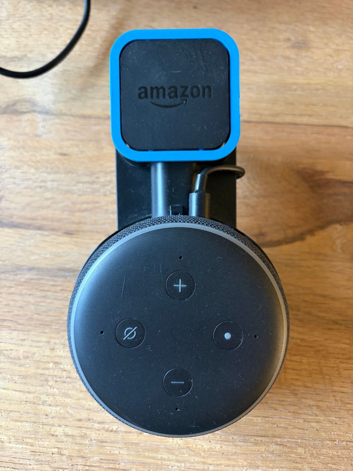 Amazon Echo Dot 3e generatie met houder, Ophalen of Verzenden, Zo goed als nieuw