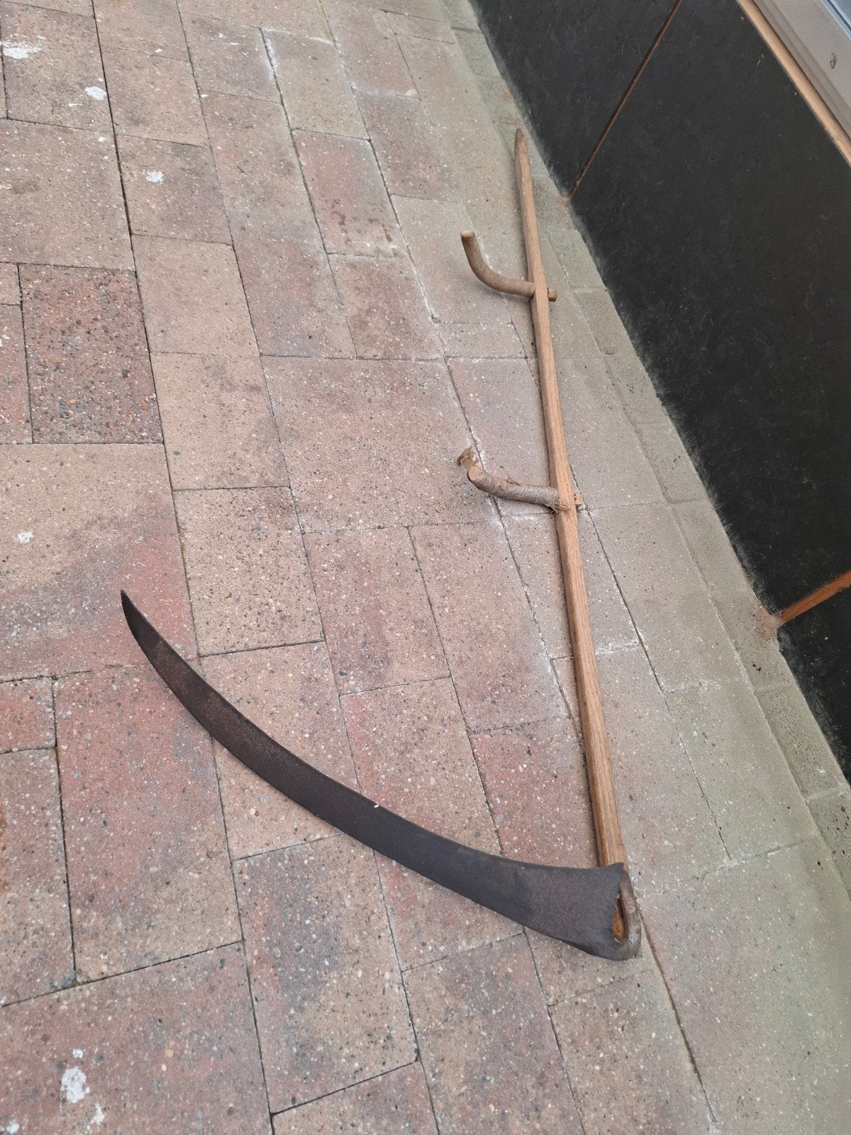 Antieke zeis met houten steel - Decoratief tuingereedschap, Ophalen