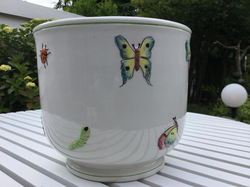 Bloempot gedecoreerd met vlinders en insecten, Ophalen, Gebruikt, Rond, Balkon