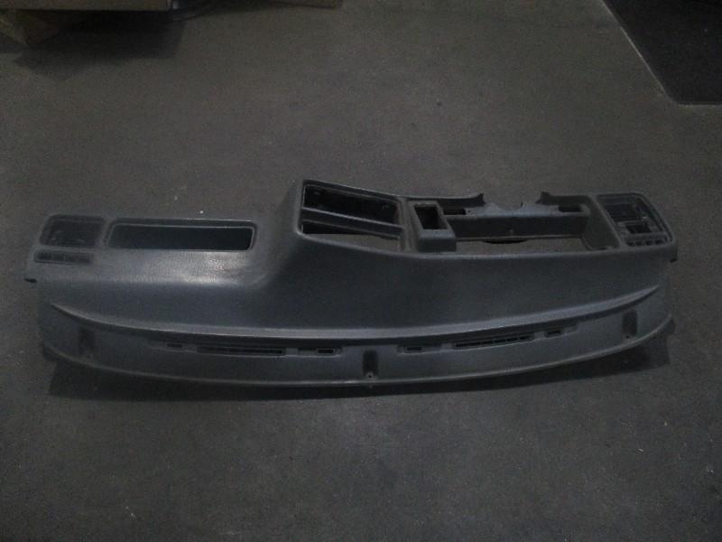 Dashboard Ford Sierra 1987- (1970-01/..) 83bga04310aw, Gebruikt, Henry-Ford-Straße  1, Köln 50735, , Duitsland, Ford-Werke GmbH