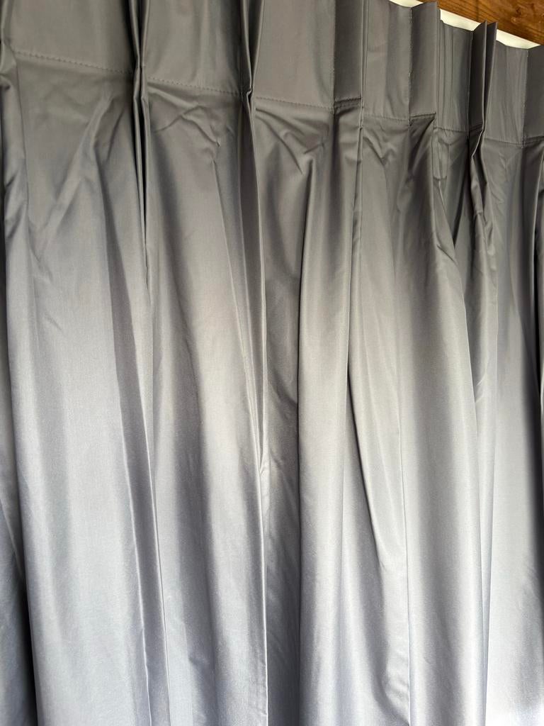 8169 Nieuwe Grijze Verduisterende Gordijnen - 240x330 cm, Huis en Inrichting, Ophalen of Verzenden, Zo goed als nieuw, Grijs, 200 cm of meer