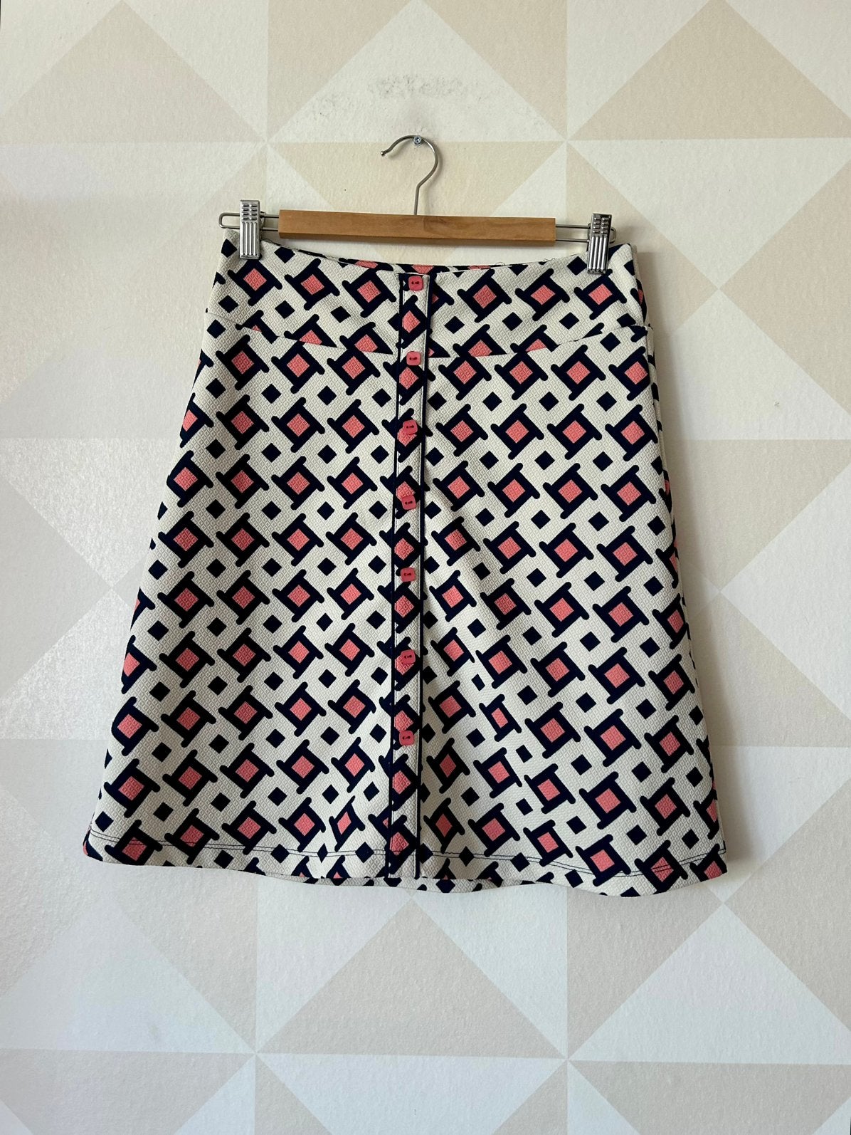 King Louie Skirt rok retro roze zwart blok S/36 zgan, Kleding | Dames, Rokken, Wit, Ophalen of Verzenden, Zo goed als nieuw, Knielengte