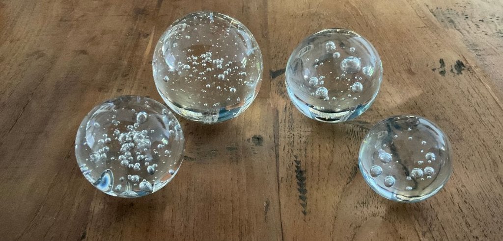 4 x presse papier bollen glas luchtbellen paperweight, Antiek en Kunst, Ophalen of Verzenden