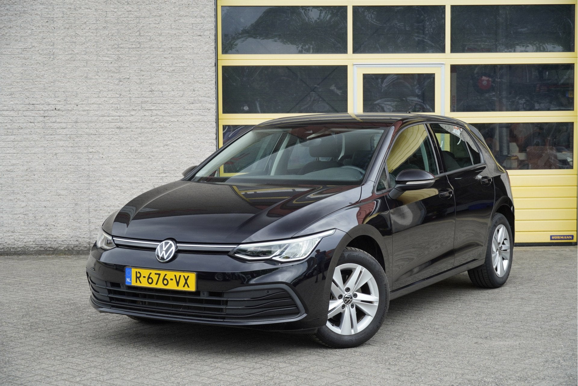 Volkswagen Golf 1.0 TSI 5drs Life Business BJ2022 Lmv 16" |, Auto's, Voorwielaandrijving, Gebruikt, 620 kg, Zwart