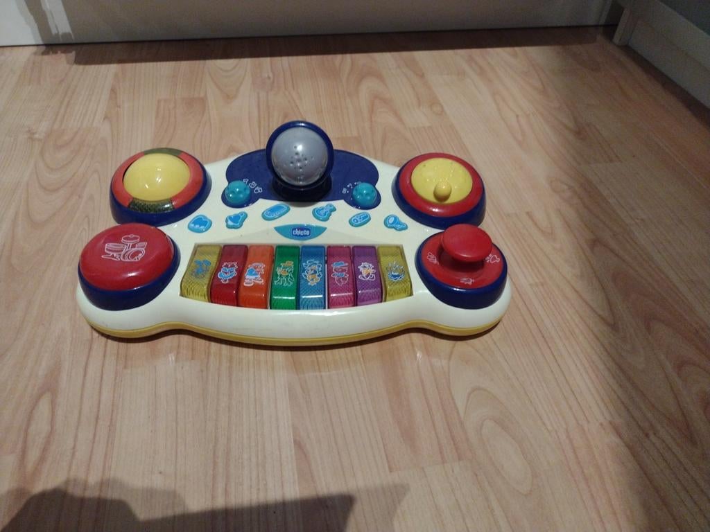 Chicco piano speelgoed met licht en geluid, Kinderen en Baby's, Speelgoed | Babyspeelgoed, Gebruikt, Overige typen, Met licht