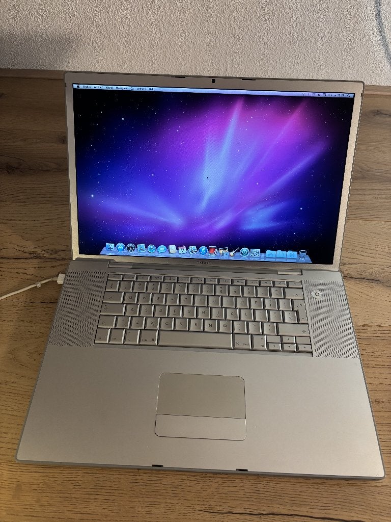 Apple Macbook Pro 17” - zilver & met lader, Computers en Software, Vintage Computers, Ophalen