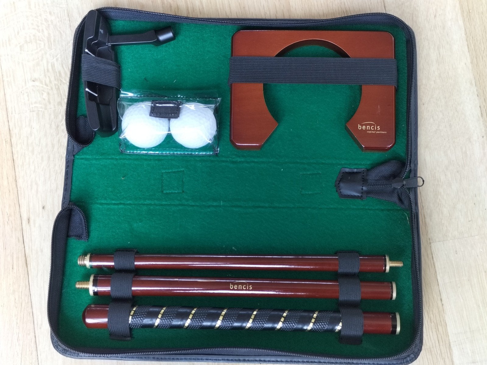 Mini golfset in leren hoes, Sport en Fitness, Golf, Ophalen of Verzenden, Zo goed als nieuw, Set, Overige merken