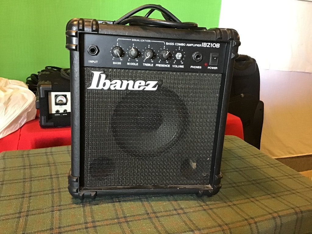 Basversterker met box, Ibanez, Gebruikt, Speakerset, AUX-ingang, Minder dan 60 watt