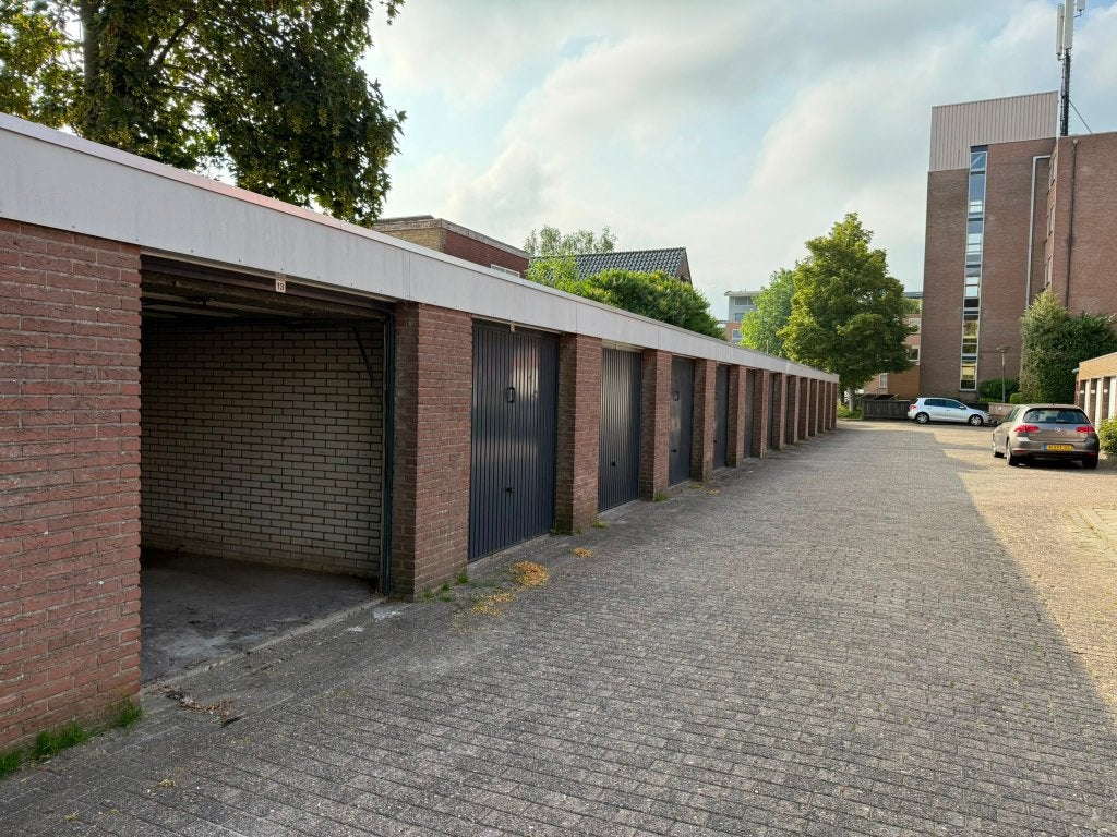 TE KOOP: GARAGEBOX (€ 1.668,- p/j - 2 jaar contract)