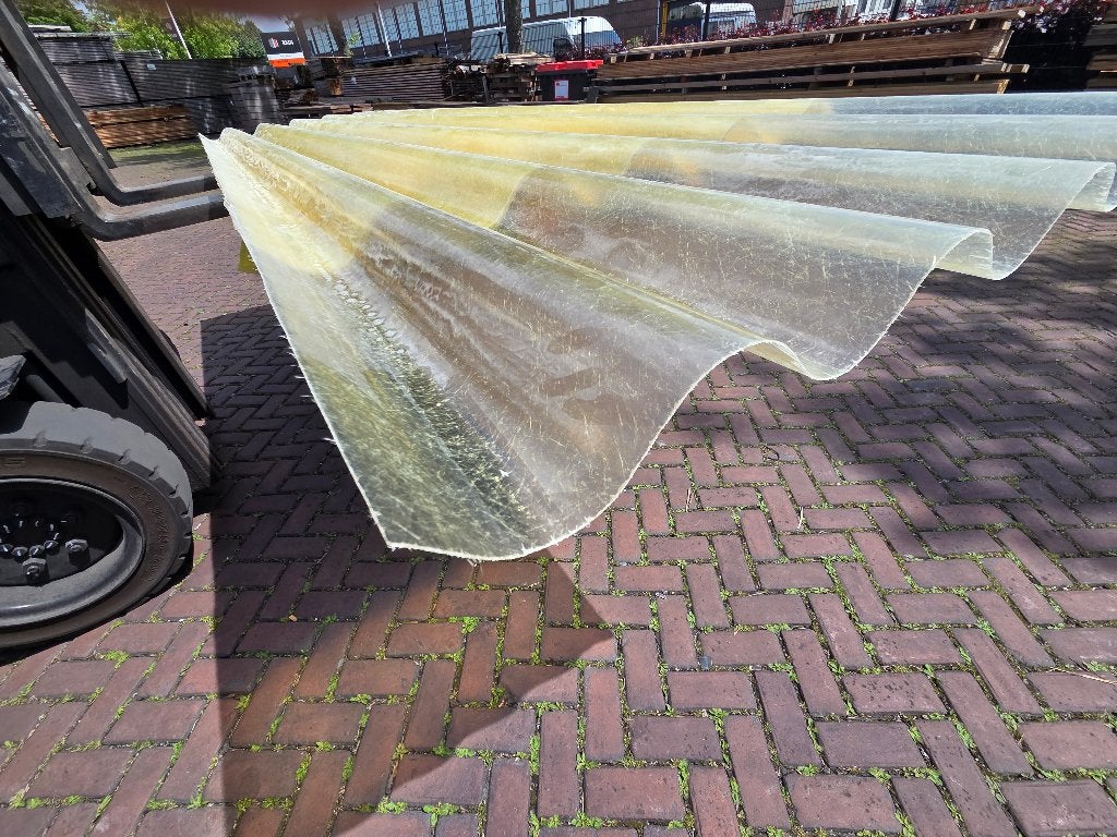 7 Polyester golfplaten lichtdoorlatend/ 3.00 m lang  nr: D29
