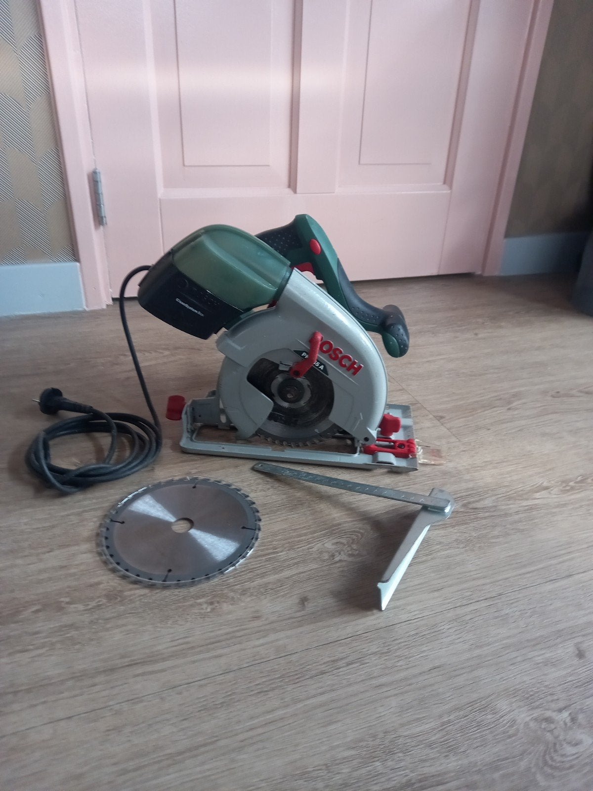 Bosch PKS 55 A Cirkelzaag - Krachtig en Compleet, Gebruikt, Cirkelzaag, 70 mm of meer, Ophalen of Verzenden