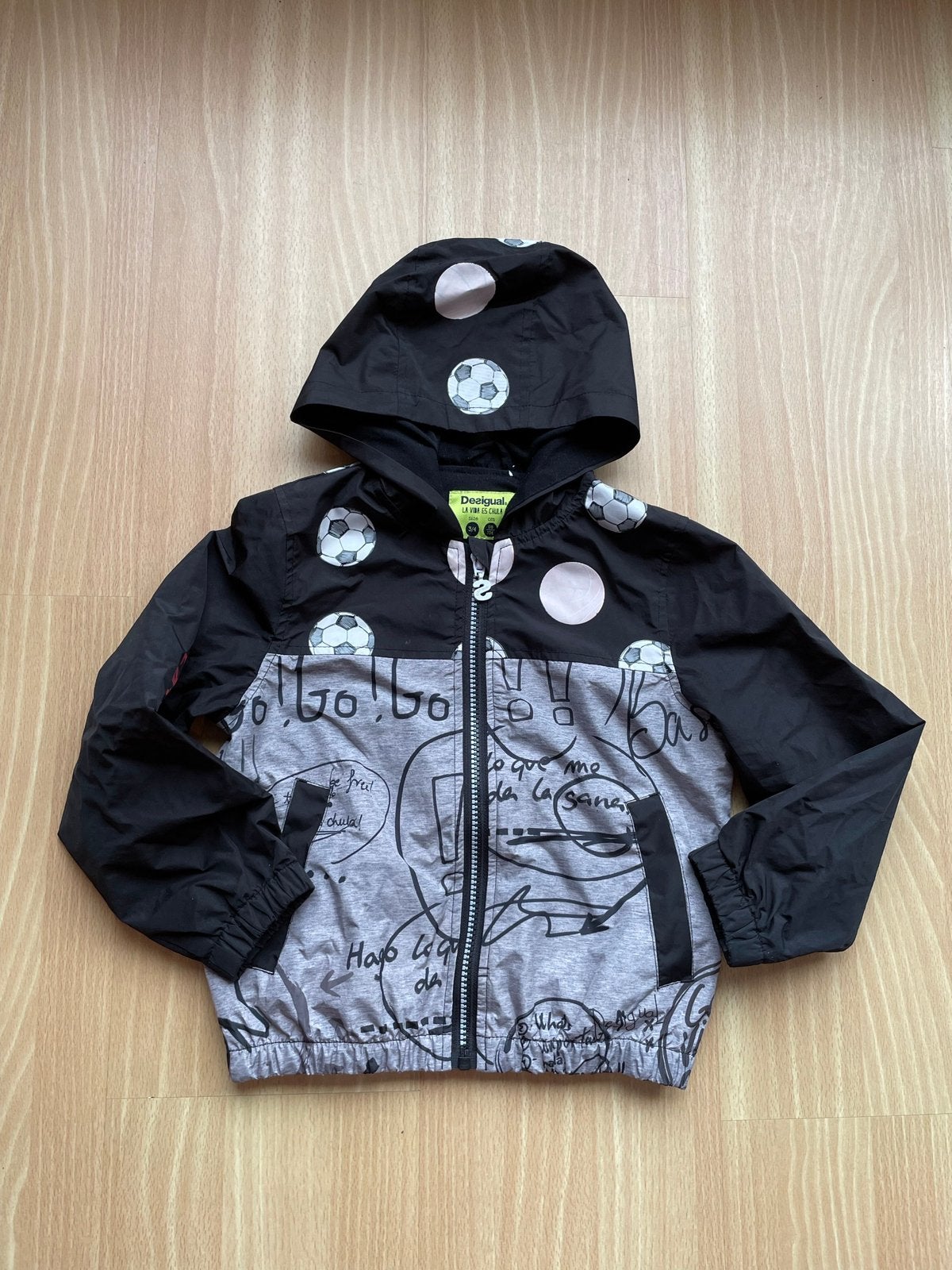 Desigual zomerjas jongen ballen verkleuren met regen  104, Kinderen en Baby's, Kinderkleding | Maat 104, Ophalen of Verzenden