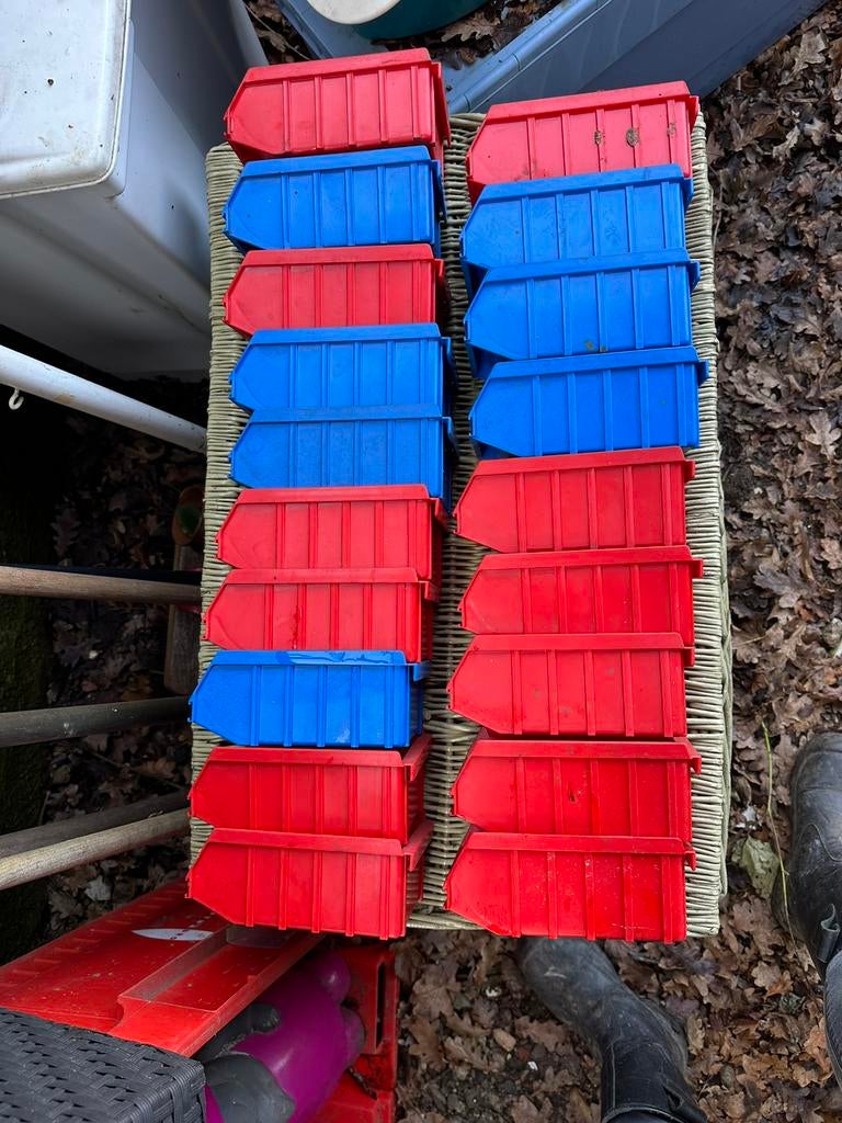 Magazijnbakken / sorteerbakjes / stapelbakjes - 19 stuks, Doe-het-zelf en Verbouw, Kratten en Dozen, Gebruikt, Krat, Minder dan 50 cm