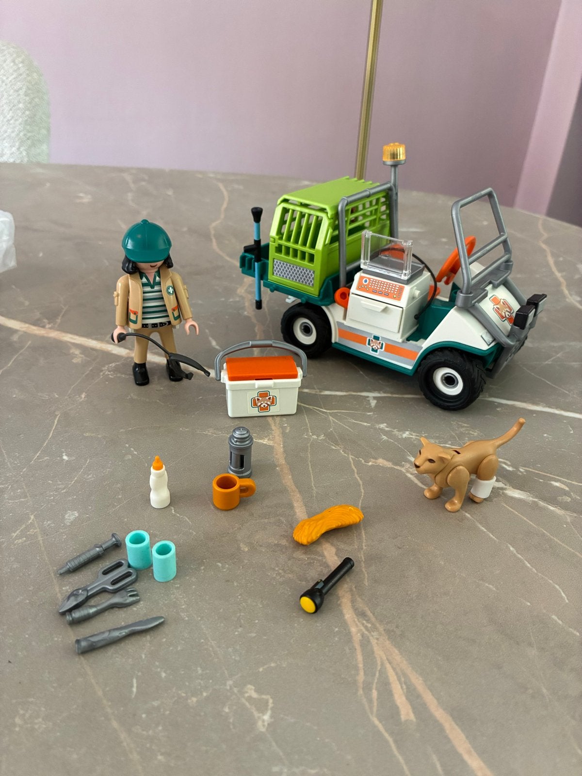 Playmobil Dierenverzorger 70346 met voertuig en accessoires