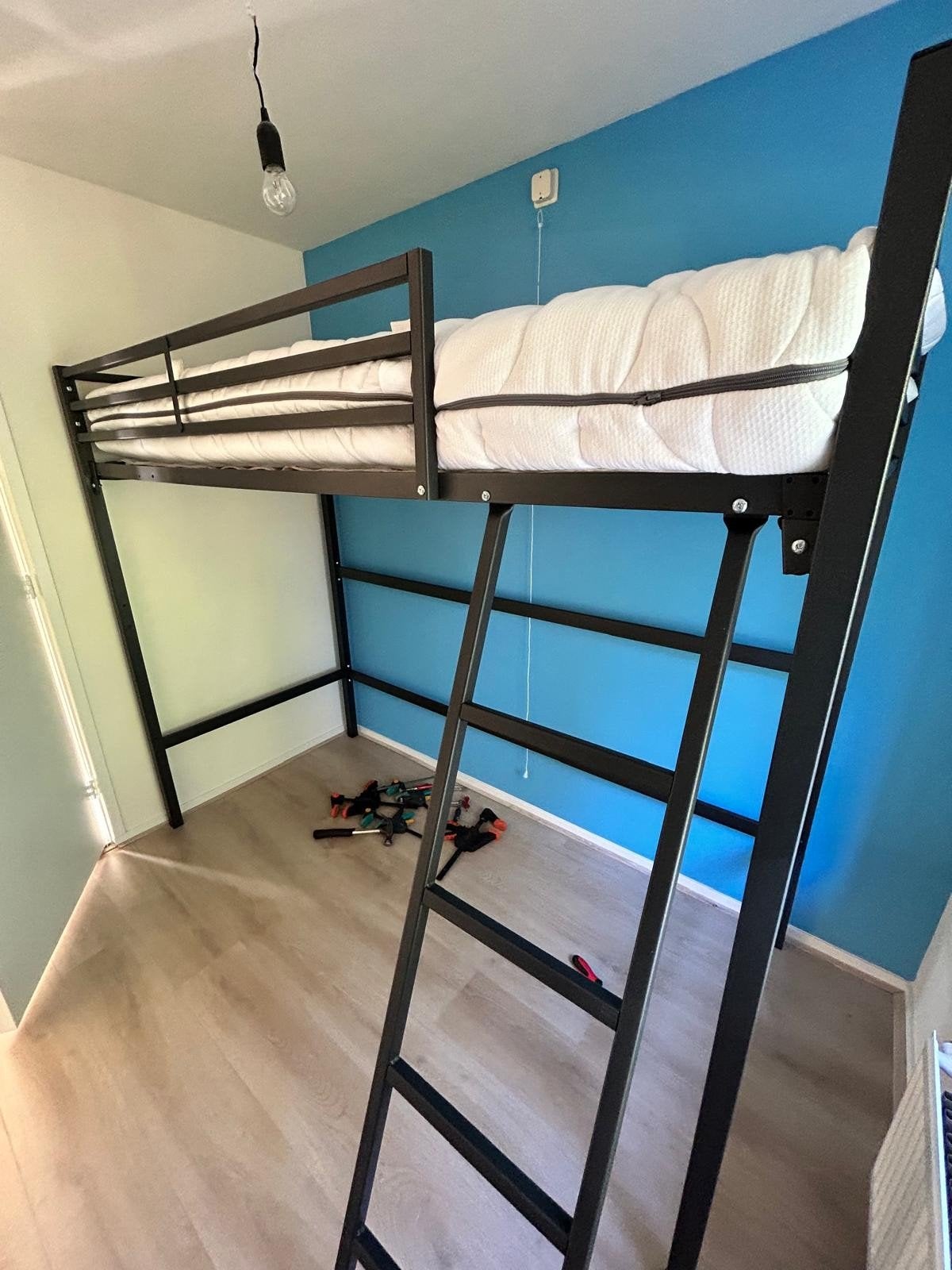 Zwart metalen hoogslaper 200x90 cm, Ophalen, Eenpersoons, 160 tot 180 cm, Zo goed als nieuw