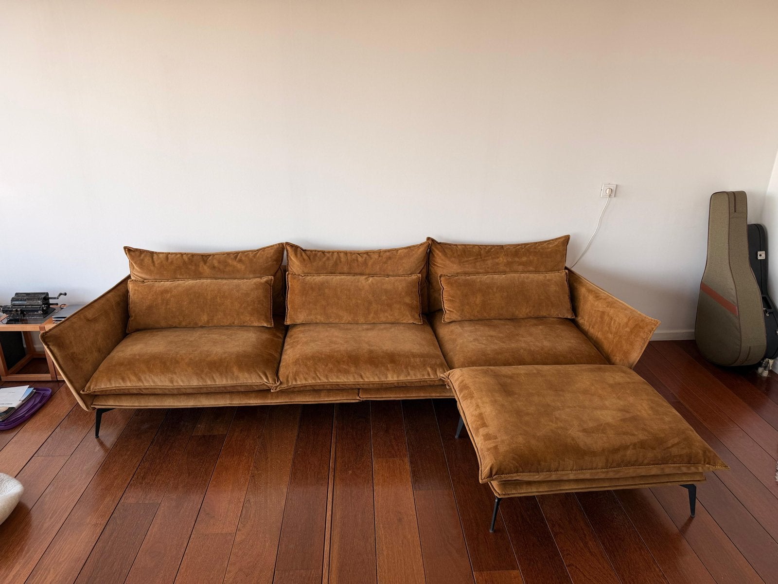 Okergele velvet designbank van Loods 5 – 3 meter – €100, Ophalen, 250 tot 300 cm, Gebruikt, 125 tot 150 cm