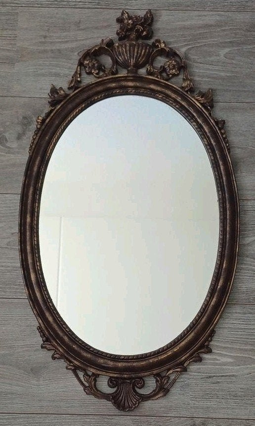 🔥Italiaanse vintage spiegel met sierlijke lijst - 75x48 cm, Antiek en Kunst, Antiek | Spiegels, Ophalen, Ovaal, Minder dan 50 cm