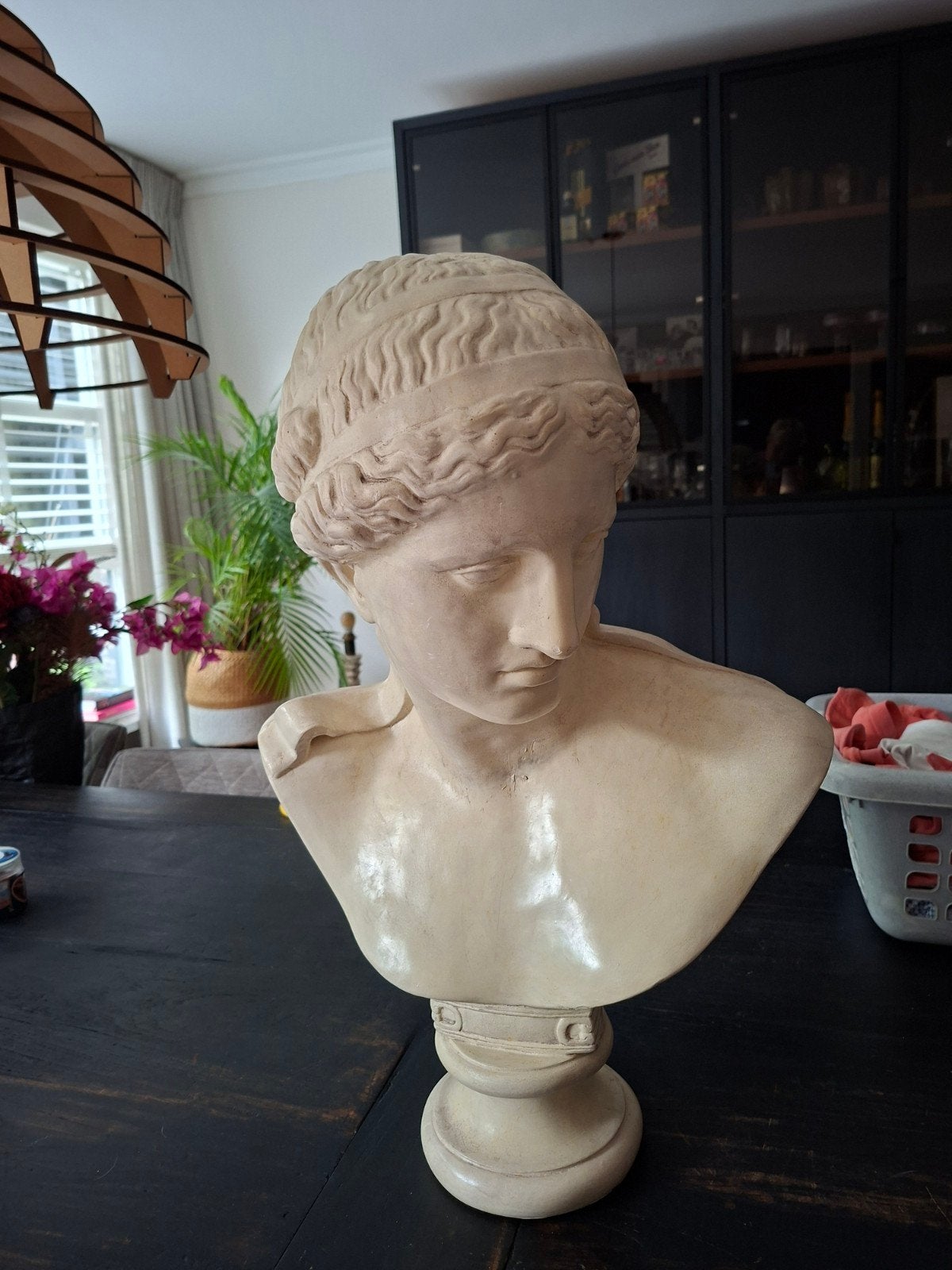 Klassieke Buste van Vrouw - Decoratief Beeld, Natuurlijk materiaal, Buste, Op sokkel, Beige