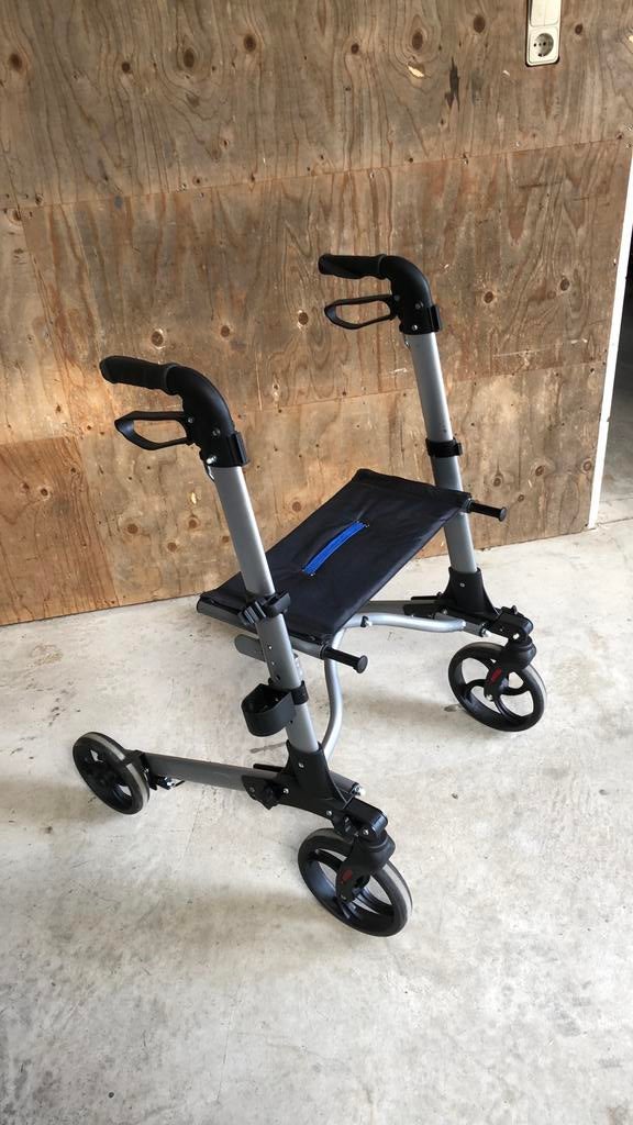 Thuasne Quatro Rollator helemaal opklapbaar, Diversen, Rollators, Ophalen of Verzenden, Opvouwbaar, Zo goed als nieuw