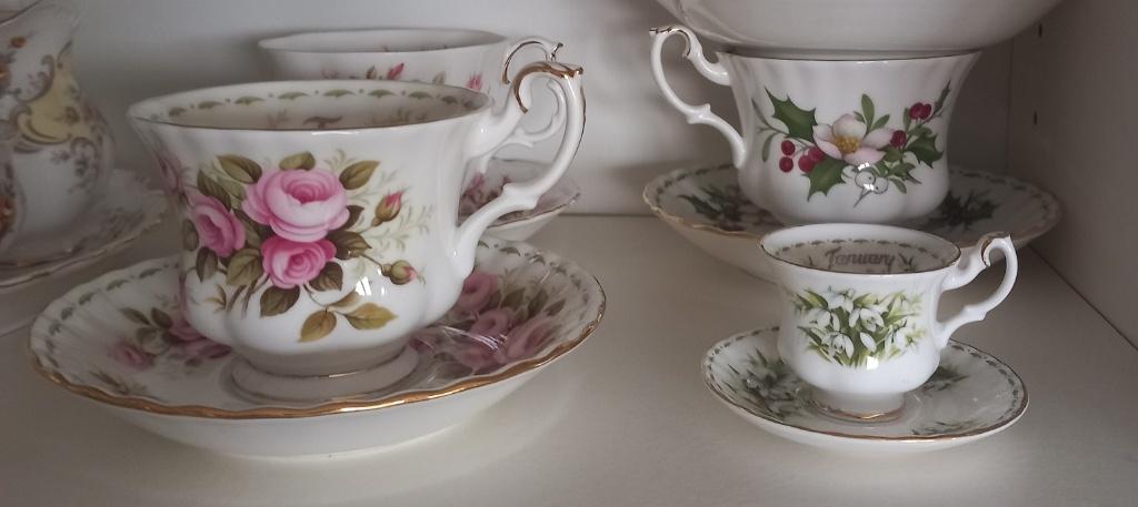 royal albert mini kopje januari, Ophalen of Verzenden, Zo goed als nieuw, Overige stijlen, Kop(pen) en/of Schotel(s)